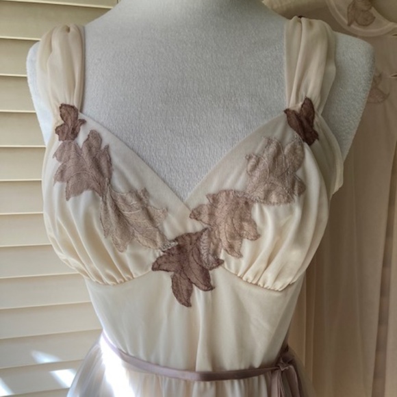 1960's Van Raalte Waltz Length Peignoir Set - Picture 9 of 15
